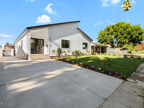529 N Griffith Park Drive, Burbank CA 91506