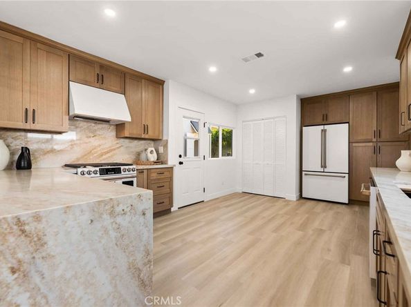 11333 Montana Avenue, Los Angeles CA 90049