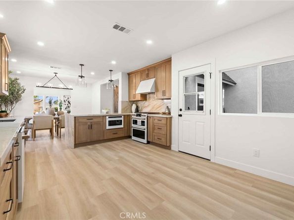 11333 Montana Avenue, Los Angeles CA 90049