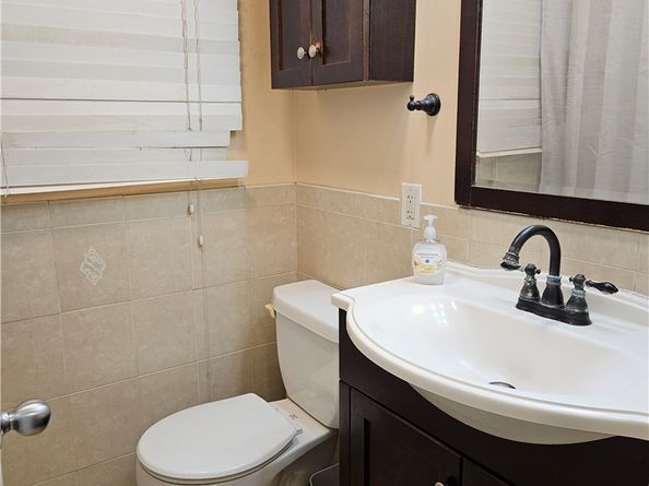 11825 Menlo Avenue, Hawthorne CA 90250