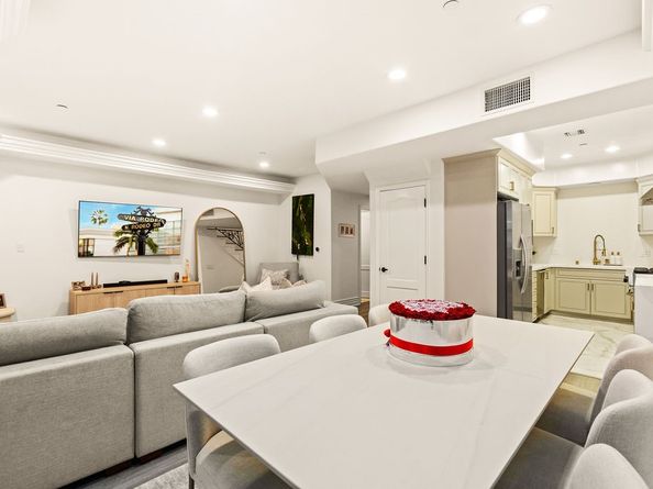 820 S Bedford 105, Los Angeles CA 90035