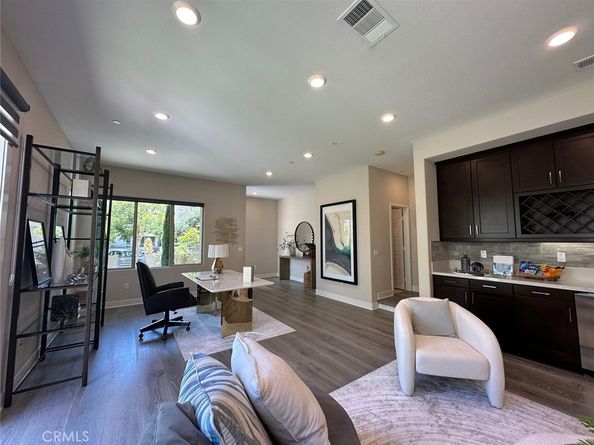 195 Stellar, Irvine CA 92618