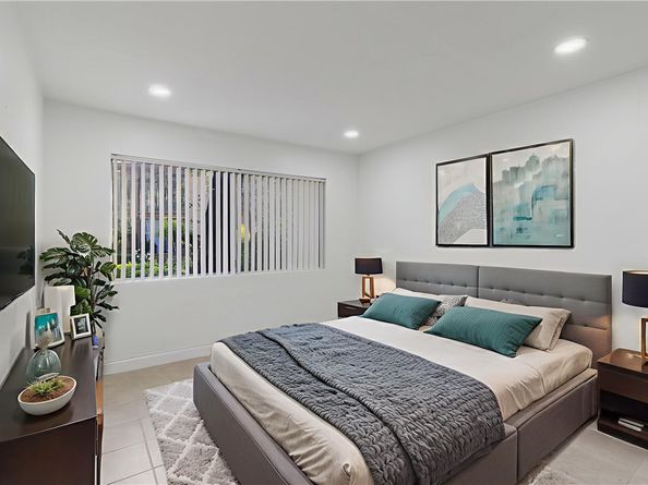 1044 Cabrillo Park B, Santa Ana CA 92701