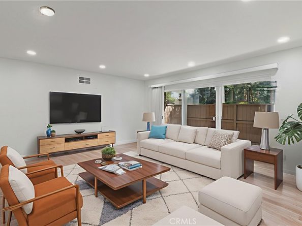 1044 Cabrillo Park B, Santa Ana CA 92701