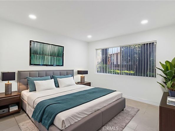 1044 Cabrillo Park B, Santa Ana CA 92701