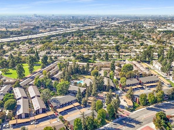1044 Cabrillo Park B, Santa Ana CA 92701