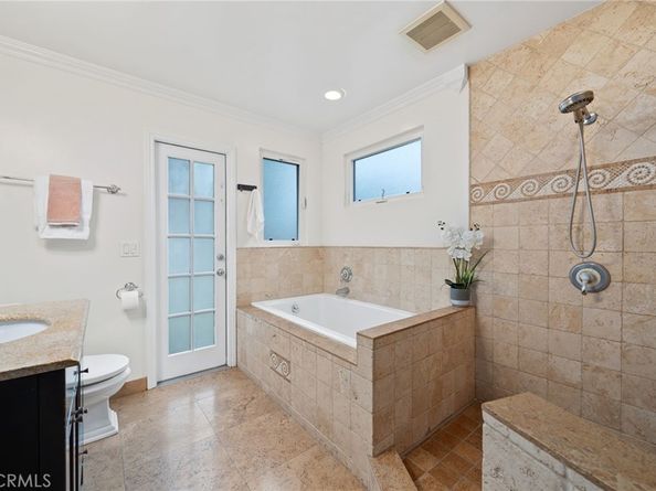 2038 San Vicente Avenue, Long Beach CA 90815