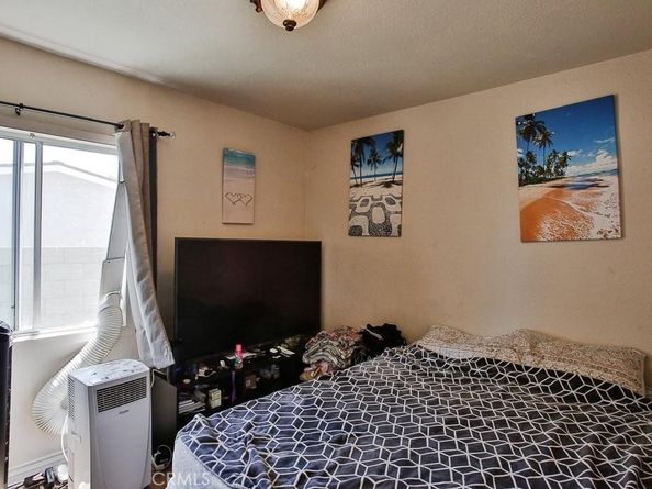 2302 W La Verne Avenue, Santa Ana CA 92704