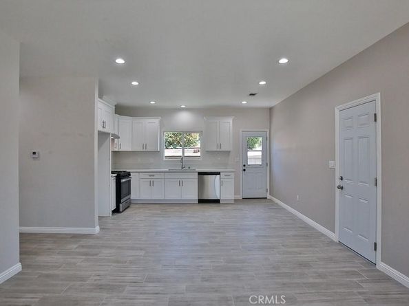 2302 W La Verne Avenue, Santa Ana CA 92704