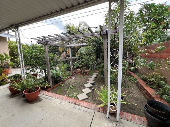 7260 Thunderbird Ln, Stanton CA 90680