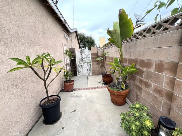 7260 Thunderbird Ln, Stanton CA 90680