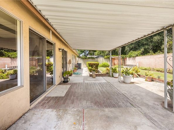 2301 N Lyon Street, Santa Ana CA 92705