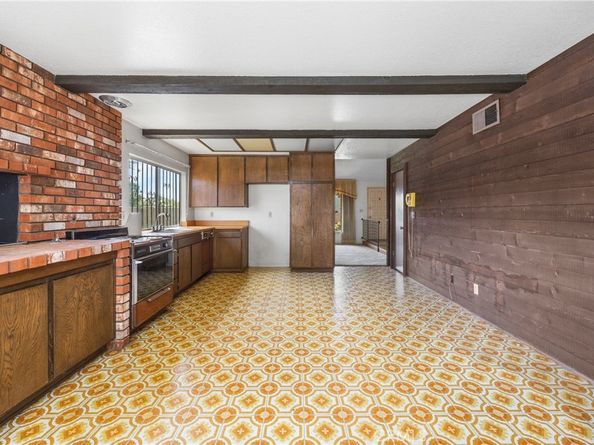 2301 N Lyon Street, Santa Ana CA 92705