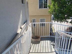 1121 5th Avenue, Los Angeles CA 90019