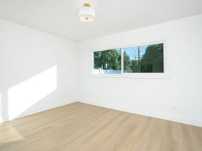 18438 Los Alimos St, Northridge CA 91326