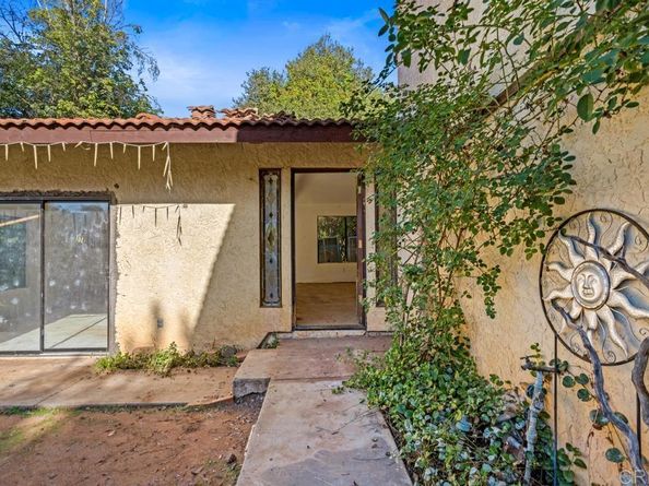 1654 Tierra Libertia, Escondido CA 92026