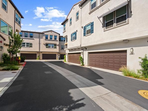 2310 Stardust Gln, Escondido CA 92025