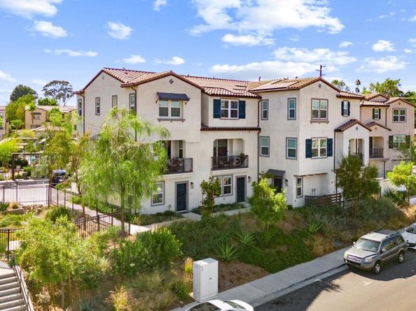 2310 Stardust Gln, Escondido CA 92025