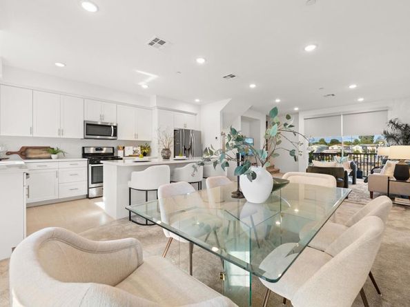 2310 Stardust Gln, Escondido CA 92025