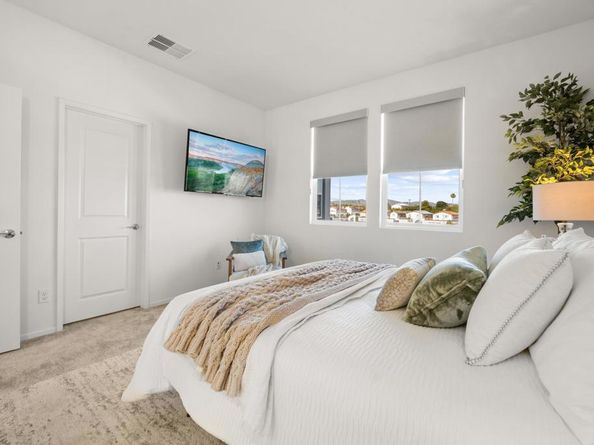 2310 Stardust Gln, Escondido CA 92025