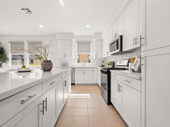 2310 Stardust Gln, Escondido CA 92025