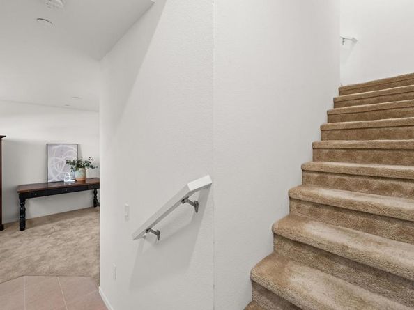 2310 Stardust Gln, Escondido CA 92025