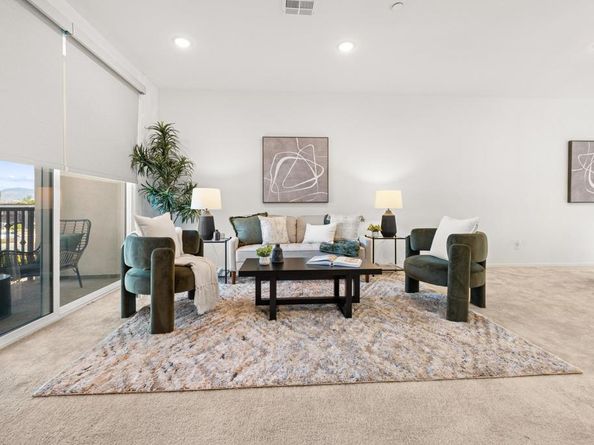 2310 Stardust Gln, Escondido CA 92025