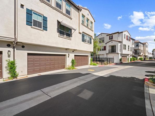 2310 Stardust Gln, Escondido CA 92025