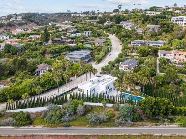 7713 Esterel Dr, La Jolla CA 92037