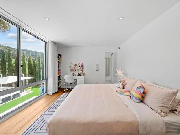 7713 Esterel Dr, La Jolla CA 92037