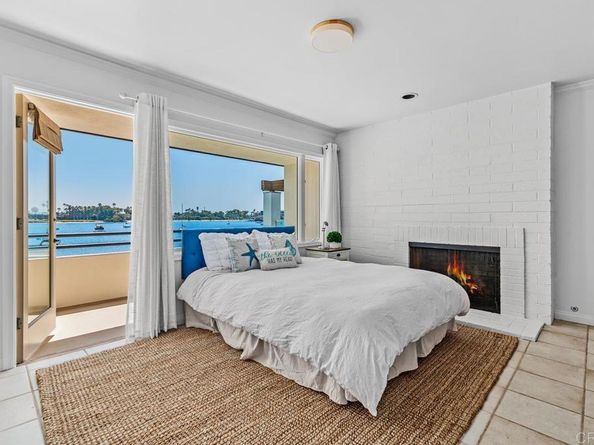 3366 Bayside Walk, San Diego CA 92109