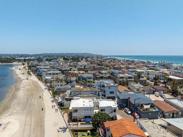 3366 Bayside Walk, San Diego CA 92109