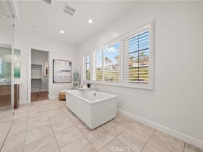 221 Clear Fls, Irvine CA 92602