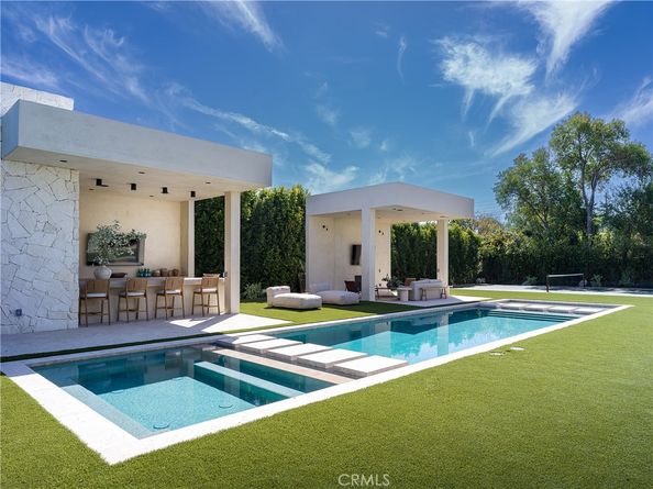 5824 Manton Avenue, Woodland Hills CA 91367