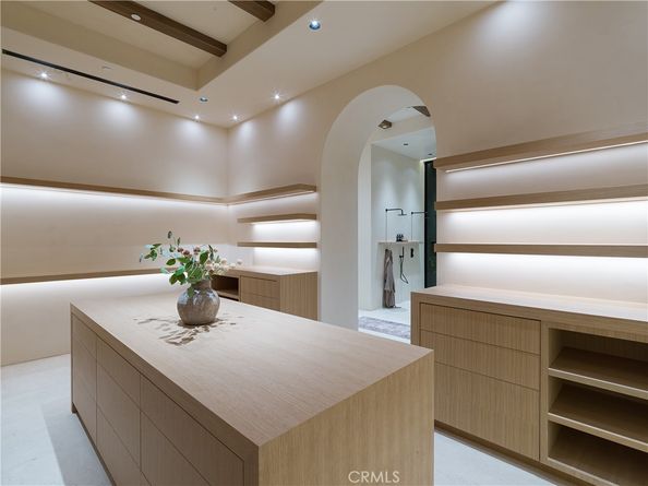 5824 Manton Avenue, Woodland Hills CA 91367