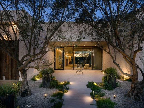 5824 Manton Avenue, Woodland Hills CA 91367