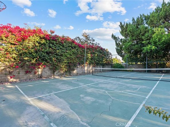 19200 Ballinger, Northridge CA 91324