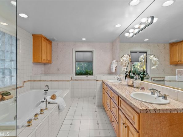 19200 Ballinger, Northridge CA 91324