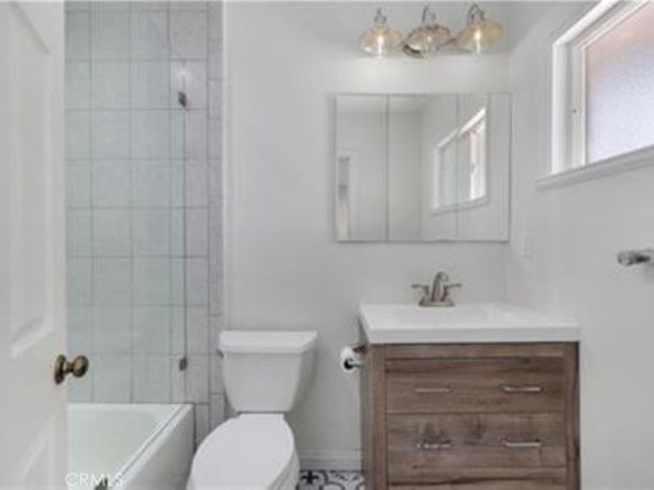 22335 Kittridge Street, Woodland Hills CA 91303