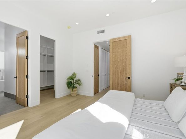 617 N Irena Avenue B, Redondo Beach CA 90277