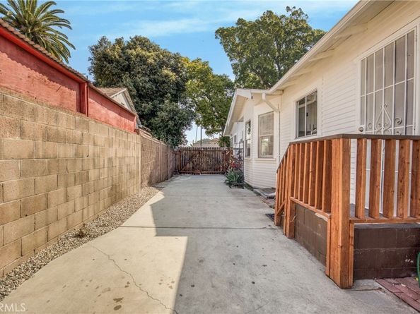 2947 West Boulevard, Los Angeles CA 90016