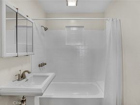 2947 West Boulevard, Los Angeles CA 90016