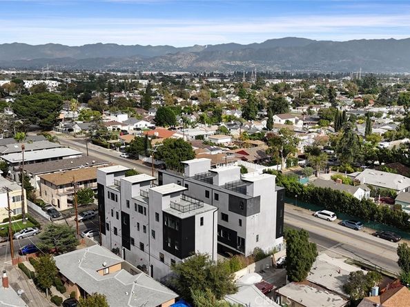 11410 W Calvert Street, North Hollywood CA 91606