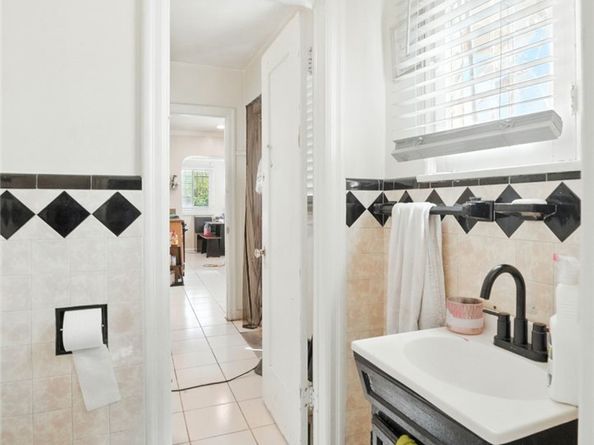 1912 W 76th Street, Los Angeles CA 90047