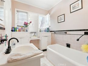 1912 W 76th Street, Los Angeles CA 90047