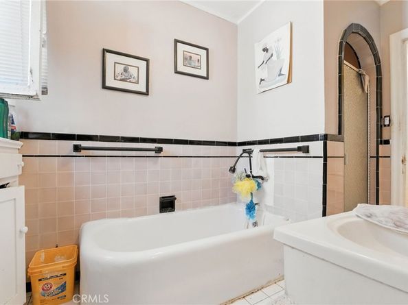 1912 W 76th Street, Los Angeles CA 90047