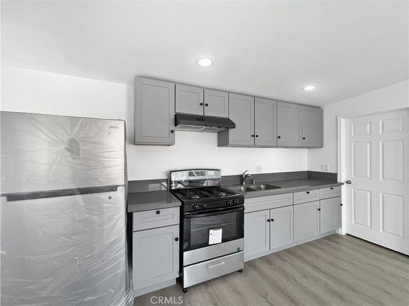 10405 S Hoover Street, Los Angeles CA 90044