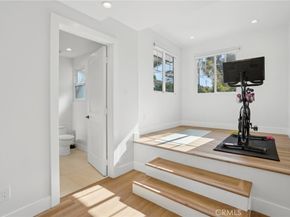 2501 N Poinsettia Avenue, Manhattan Beach CA 90266