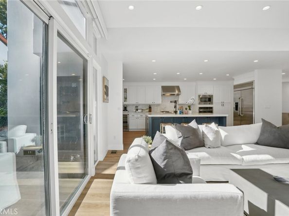 2501 N Poinsettia Avenue, Manhattan Beach CA 90266