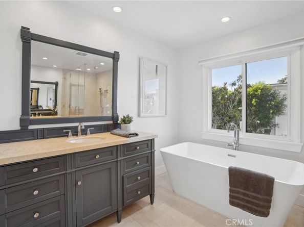 2501 N Poinsettia Avenue, Manhattan Beach CA 90266